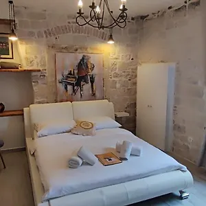 Kadena - 18th Century Stone House Apartment