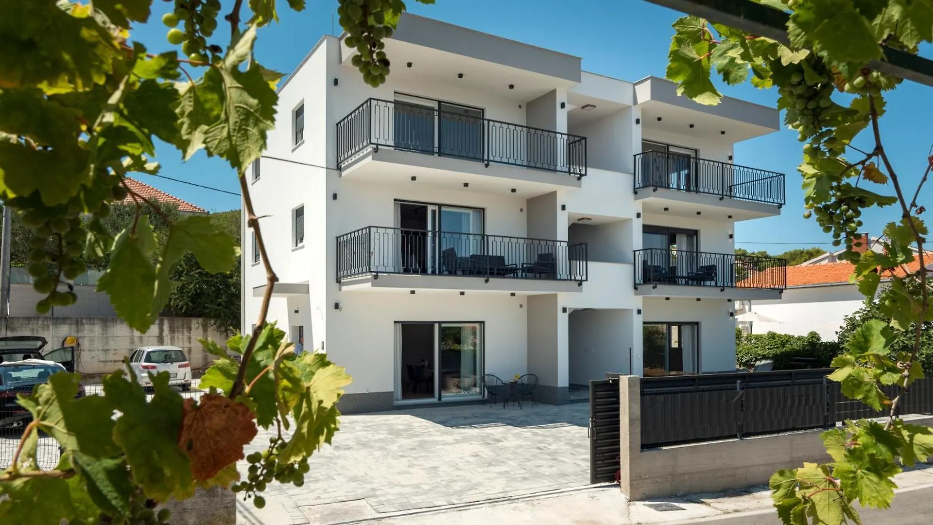 Luxury Apartments Nicole 2 location